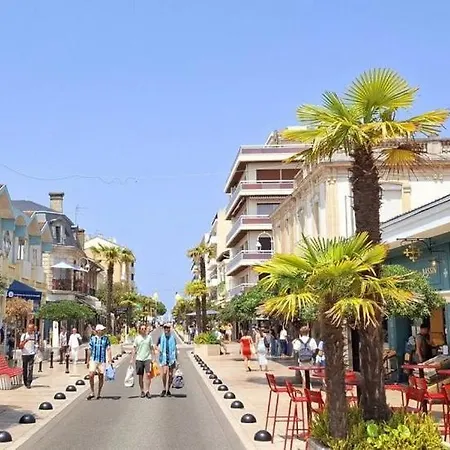 T2 rénové avec terrasse et parking, plage à 2 min